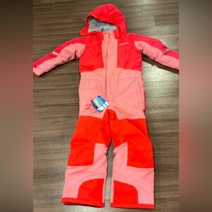 One piece snow suit- not worn. It is prefect for a 8-9 year old.